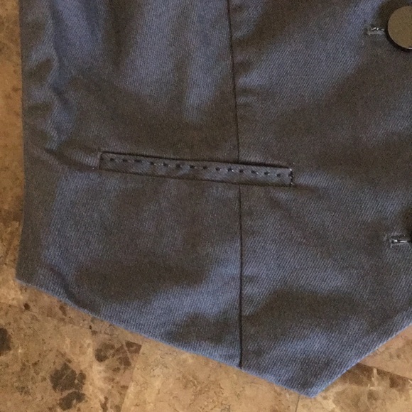 Vest - Picture 4 of 5